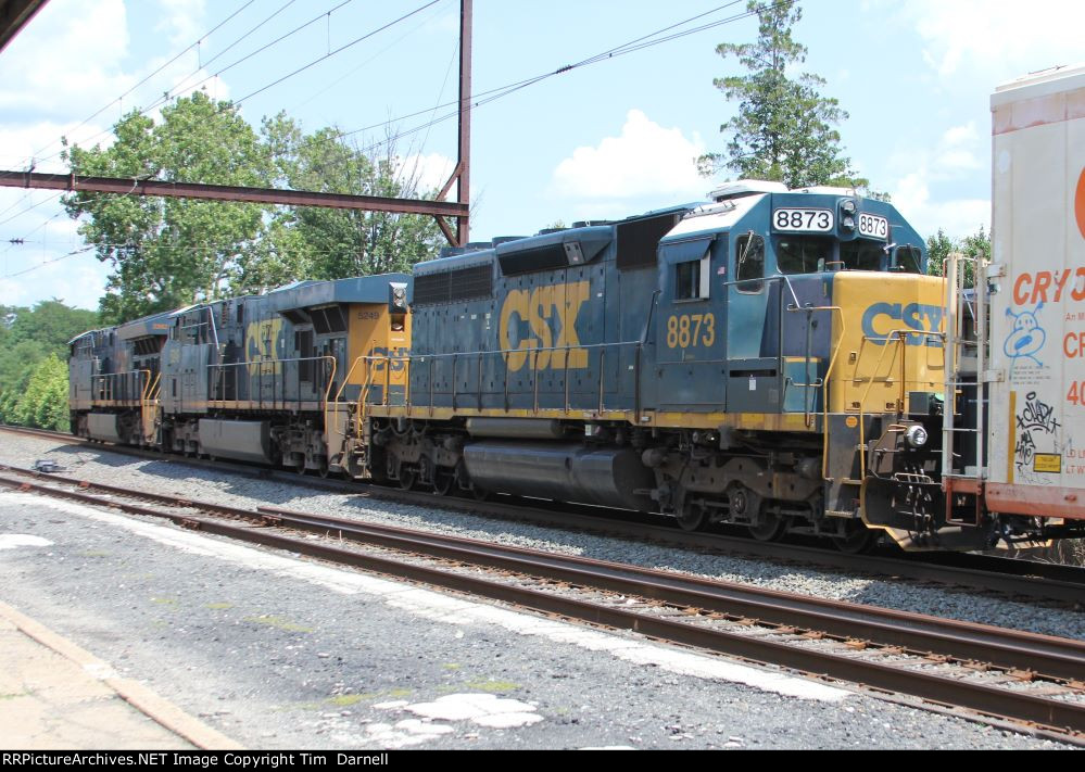 CSX 8873 on M404